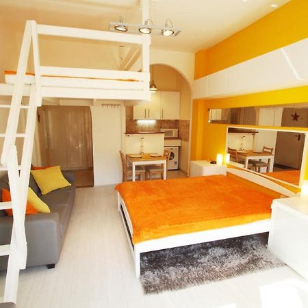 Sunny Studio With Balcony In Party District Будапеща Екстериор снимка
