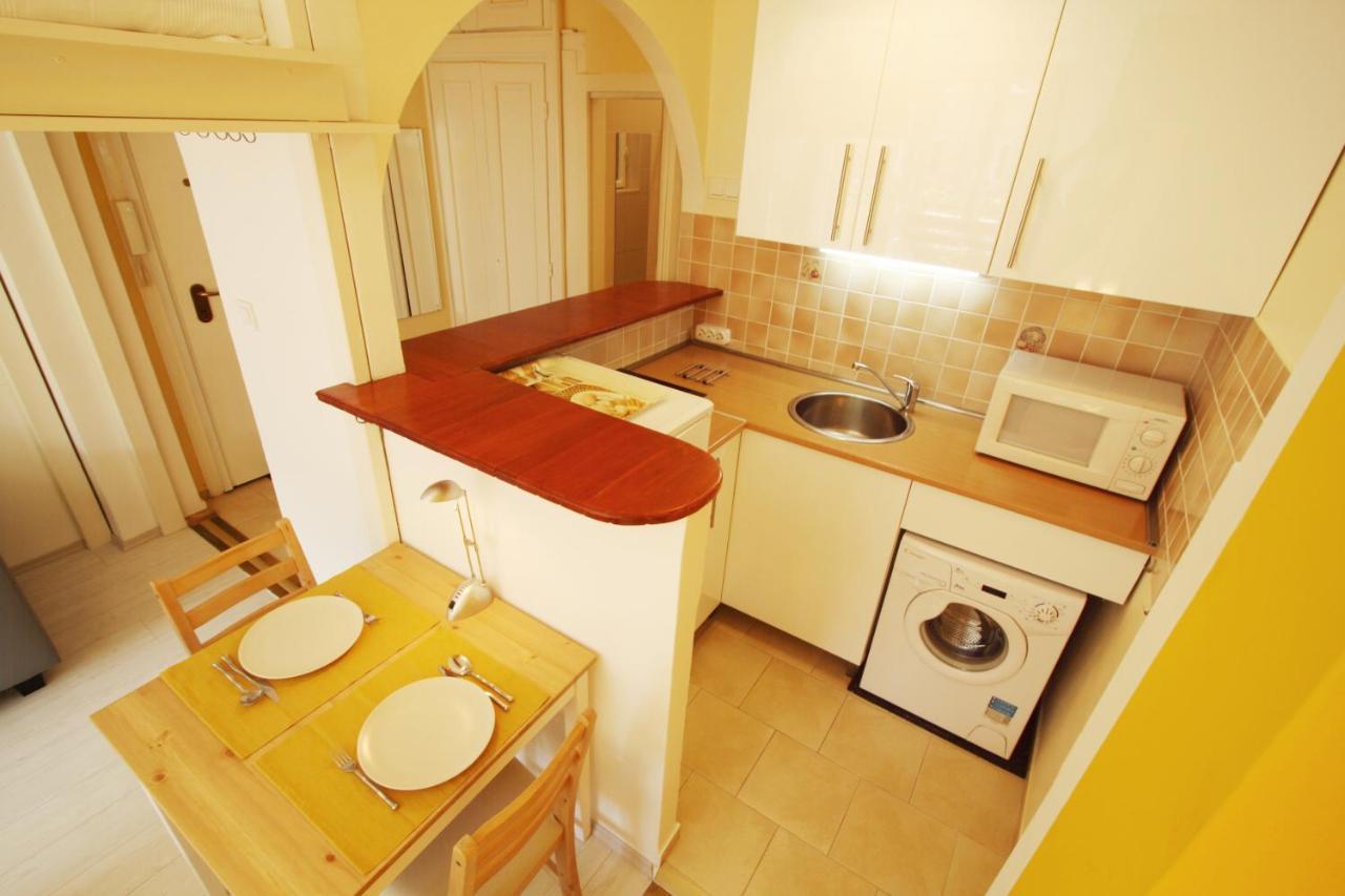 Sunny Studio With Balcony In Party District Будапеща Екстериор снимка