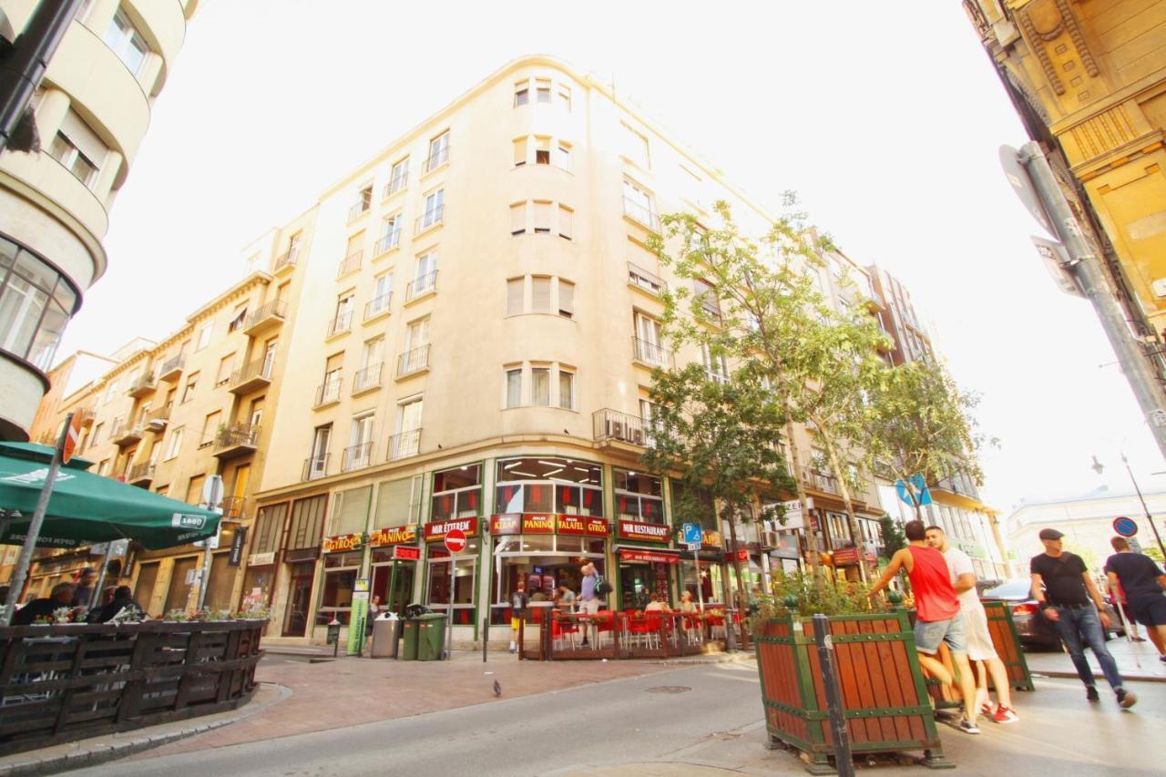 Sunny Studio With Balcony In Party District Будапеща Екстериор снимка
