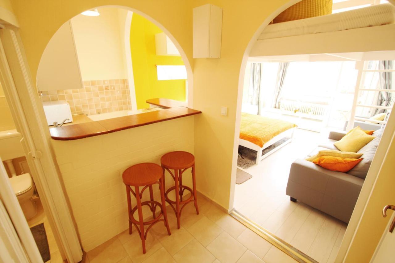 Sunny Studio With Balcony In Party District Будапеща Екстериор снимка