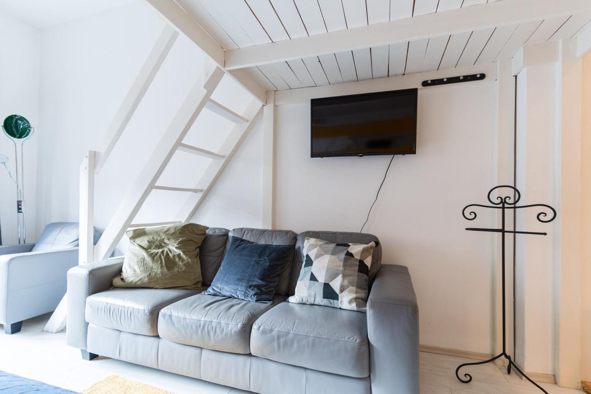 Sunny Studio With Balcony In Party District Будапеща Екстериор снимка