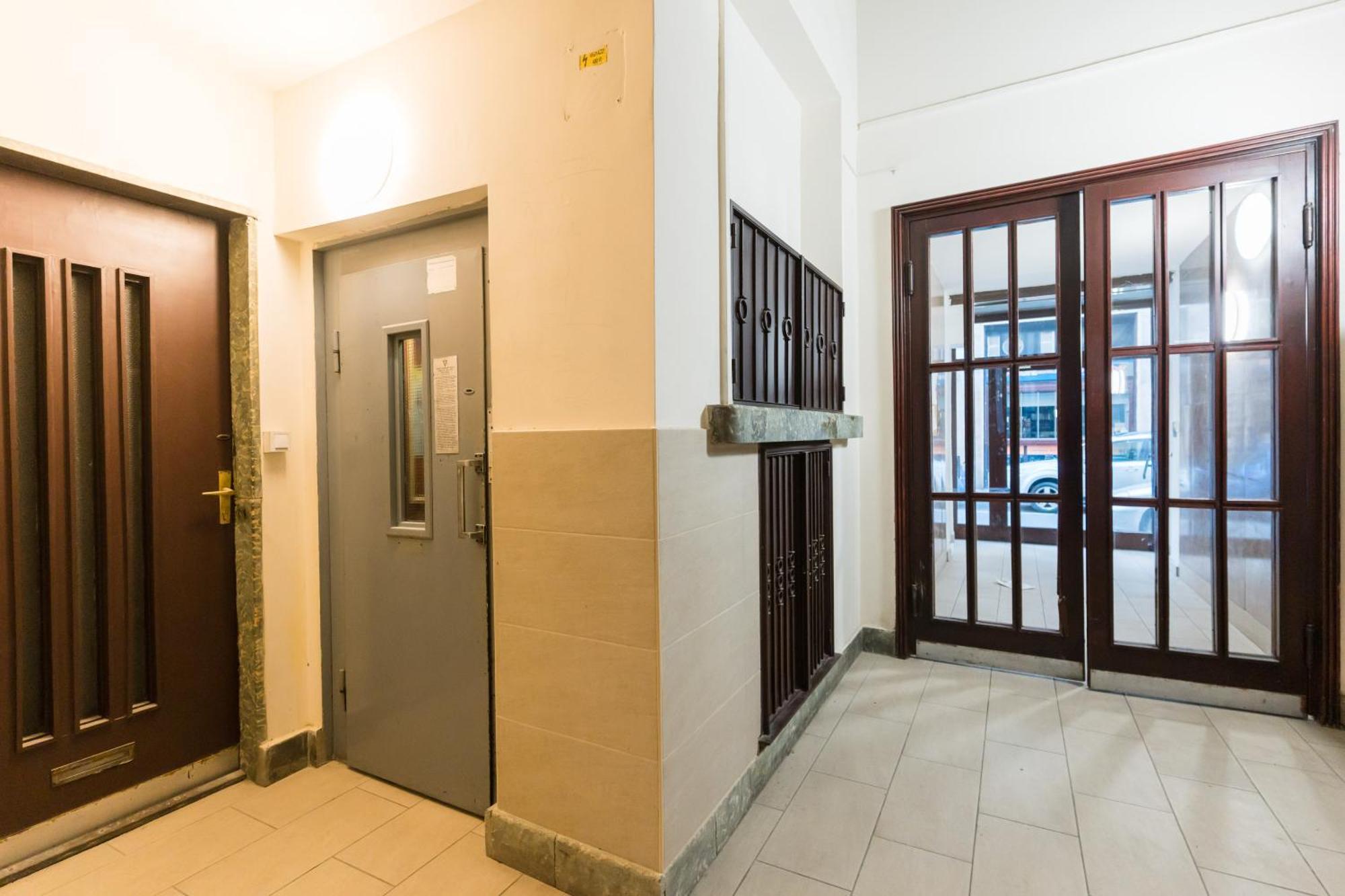 Sunny Studio With Balcony In Party District Будапеща Екстериор снимка