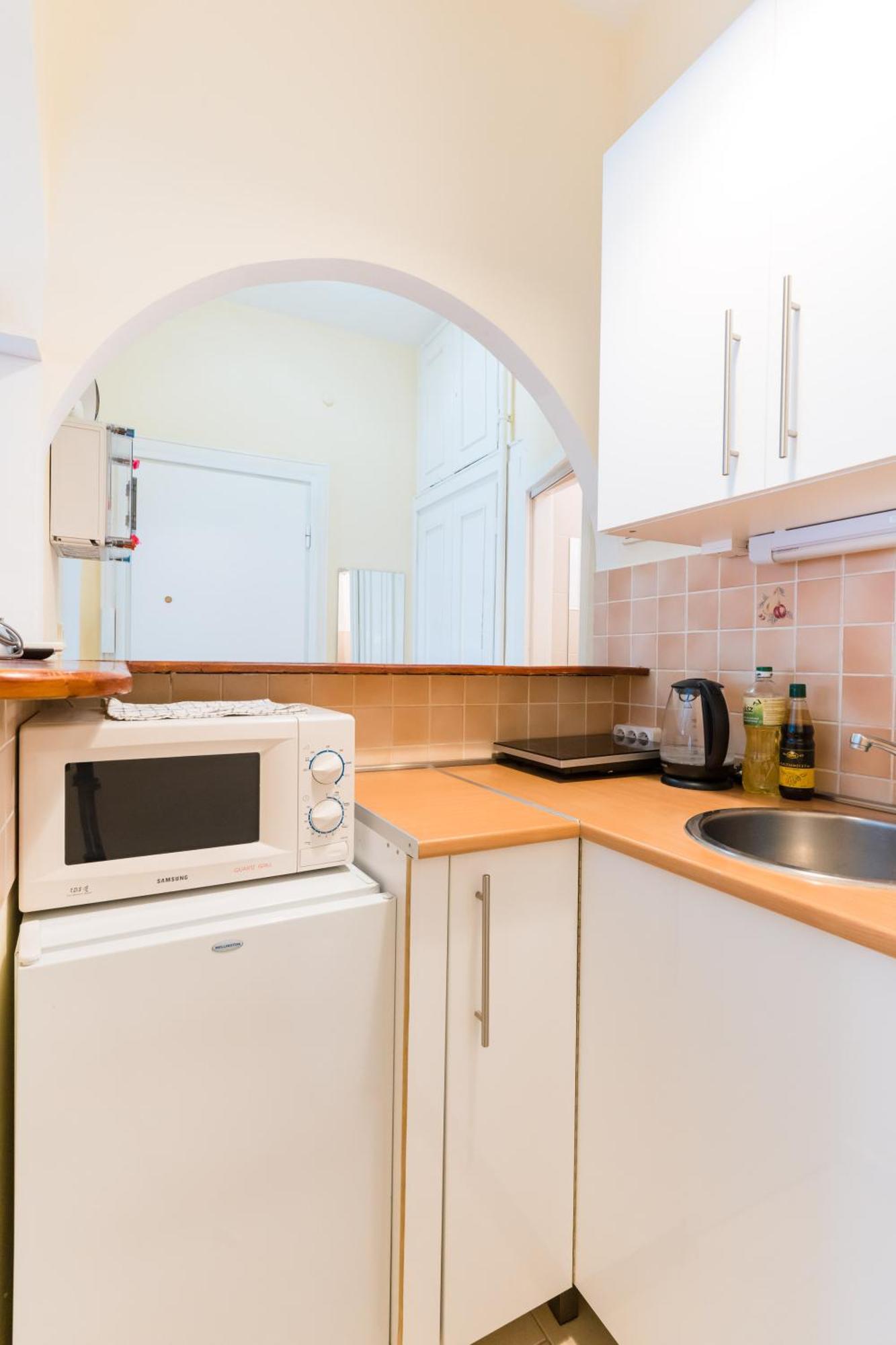 Sunny Studio With Balcony In Party District Будапеща Екстериор снимка